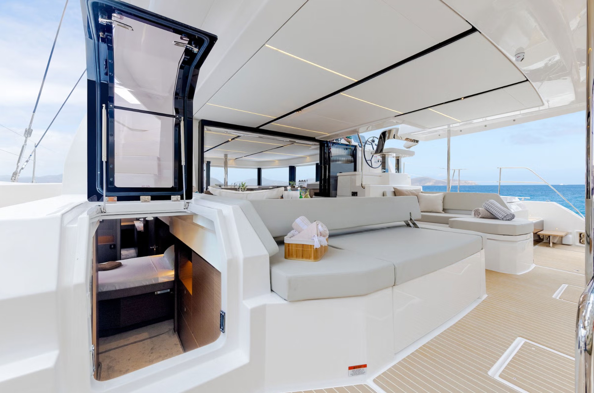 Leopard 52 cockpit